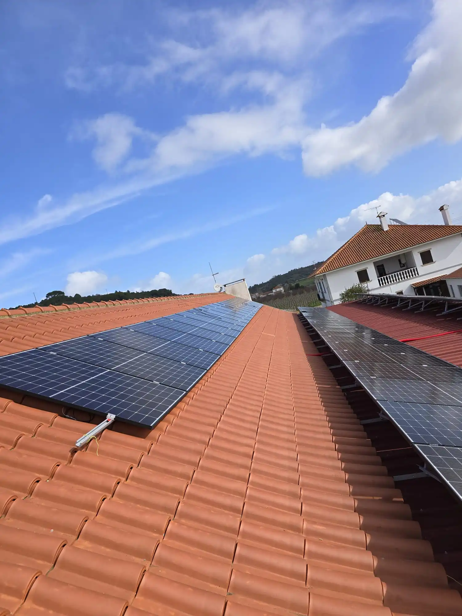 Instalação painéis solares - telhado metálico